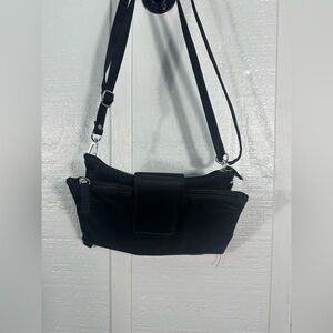 Gold Coast Women's Multi-Compartment Crossbody Bag in Black EUC